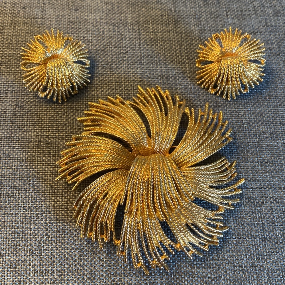 Vintage Monet Cordelia GoldTone Flower Pin Brooch & Earrings Set